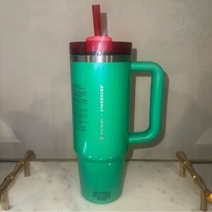 NWT Stanley x Starbucks Mexico Exclusive Holiday 2024 30oz Tumbler- GREEN/ RED